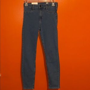 Woman’s skinny/ regular waist jeans size 4 H&M